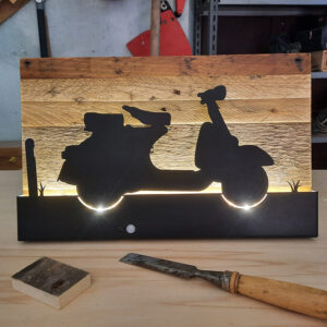 Quadro Luminoso “Vespa Vintage” – Sagoma retro-illuminata in legno